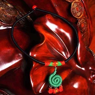 Ожерелье чокер ручной работы с яркими принтами и вышивкой новое зеленое