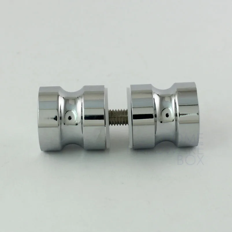 Хромированная ручка для стеклянной двери душа с обратной стороны к задней