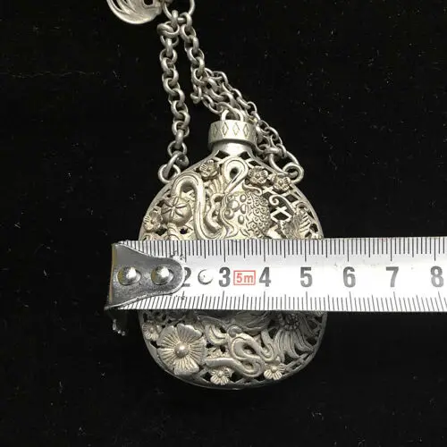 

Exquisite Old Miao Copper Carving Flower Hollow-out Lion Animal Statue Beautiful Car Key Chain Pendant Sachet