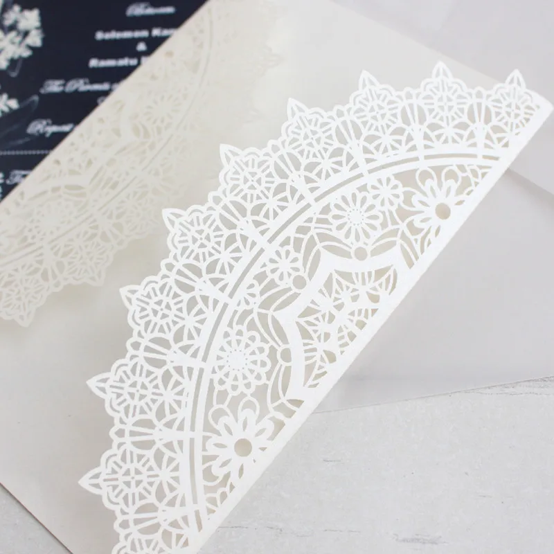 Цвета слоновой кости свадебные пригласительные открытки синие вставки карты