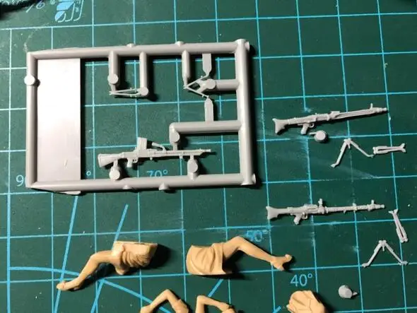 1/35 наборы из смолы, немецкая женщина, житель с пистолетами, 1 набор