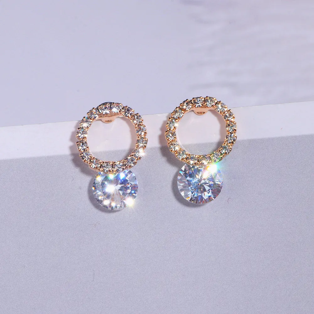 Женские классические серьги гвоздики золотого цвета круглые с кубическим