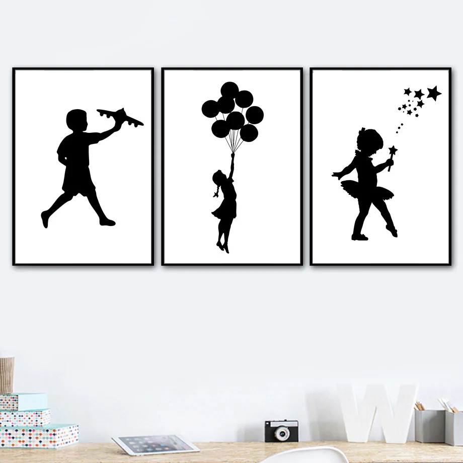 Черно-белая Картина на холсте с изображением мальчика девочки воздушного шара