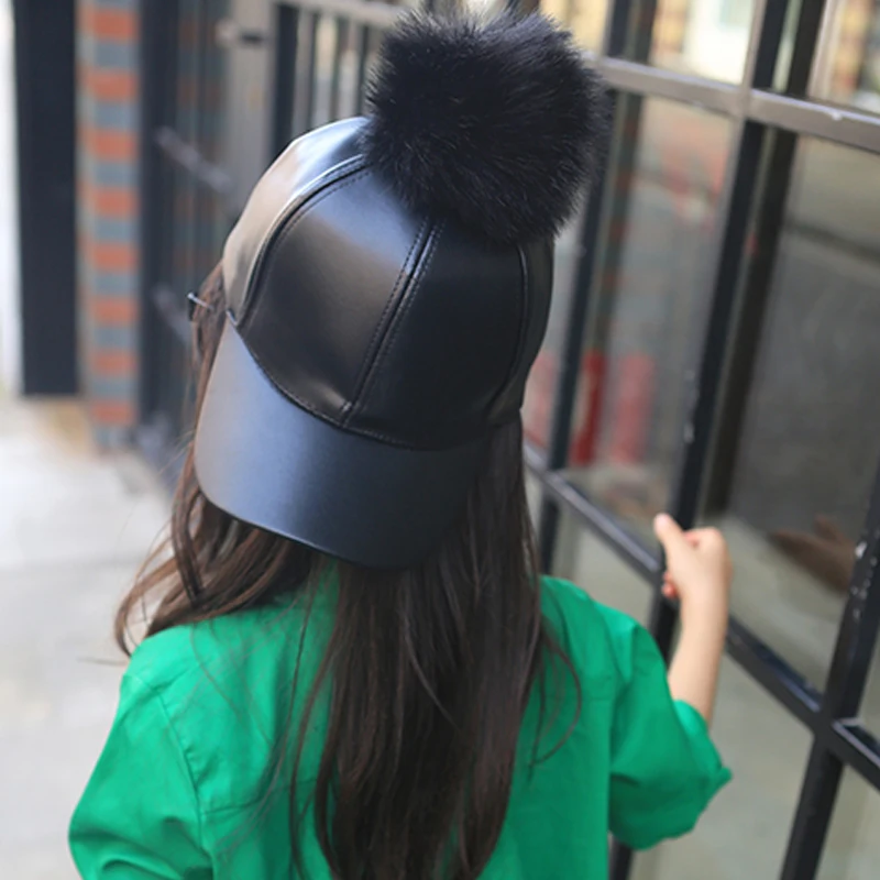 Модная кепка из искусственной кожи для мальчиков и девочек бейсболки с помпонами