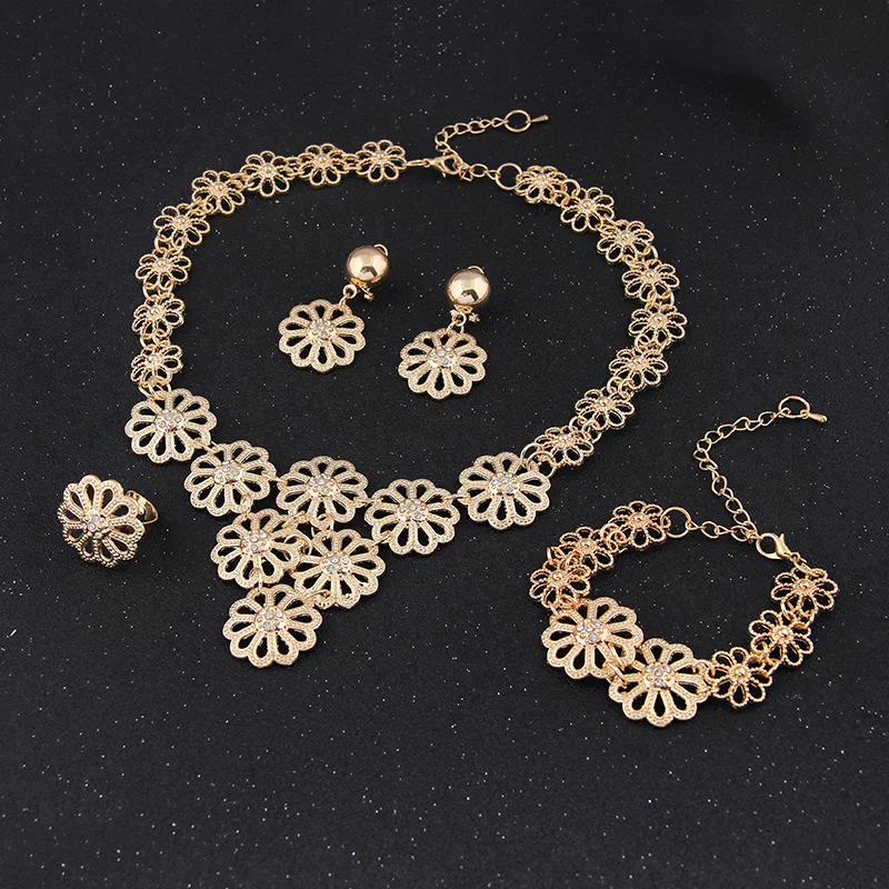 Комплект ювелирных изделий в африканском стиле золотистого цвета ожерелье с