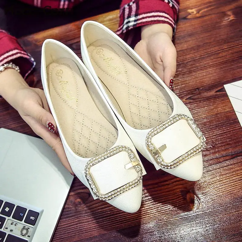 Туфли женские на плоской подошве Кожаные Мокасины без застежки с кристаллами