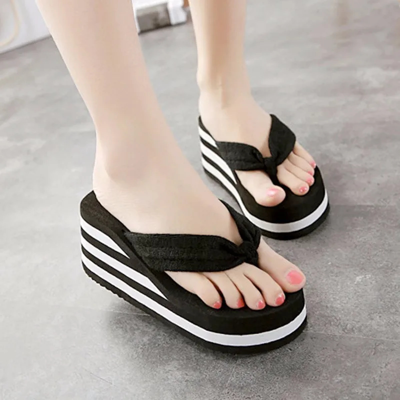 Босоножки на платформе; женская обувь на высоком каблуке; Zapatillas; Летняя обувь; модные шлепанцы на танкетке; Цвет Черный; Pantufa; Домашние шлепанцы для купания - Цвет: Черный
