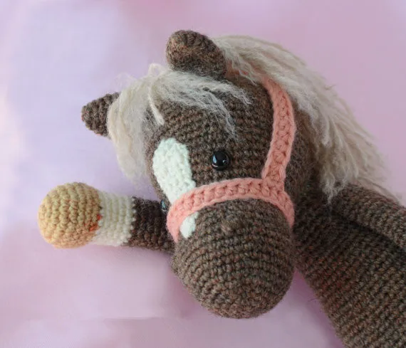 Вязание крючком игрушек и кукол в Handmake лошадь погремушка