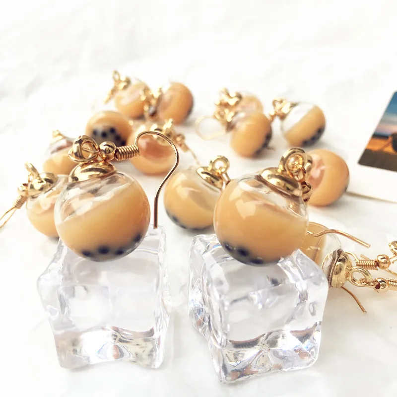 Забавные Стекло шар пузырь Чай серьги в виде капель с творческий Молоко