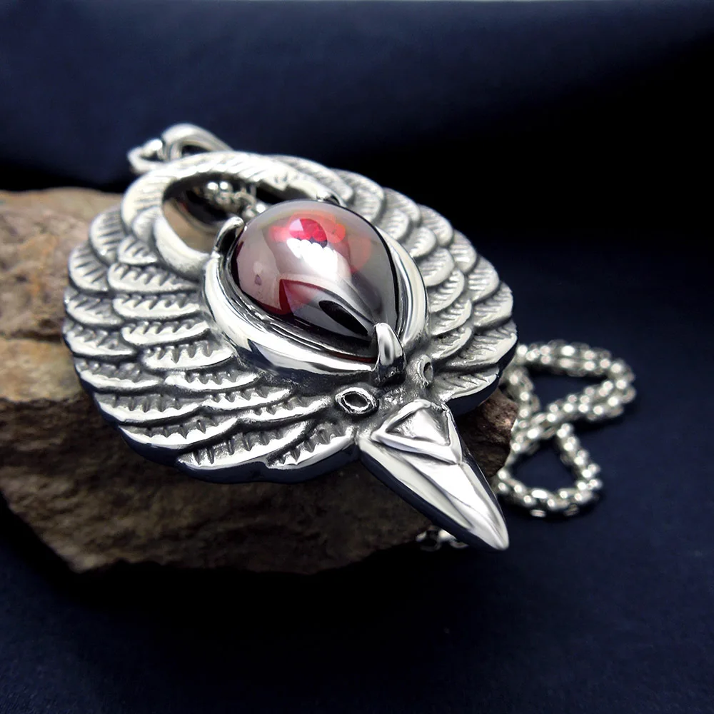 Древняя титановая сталь Орел Модель крыла Кулон инкрустированные Красные