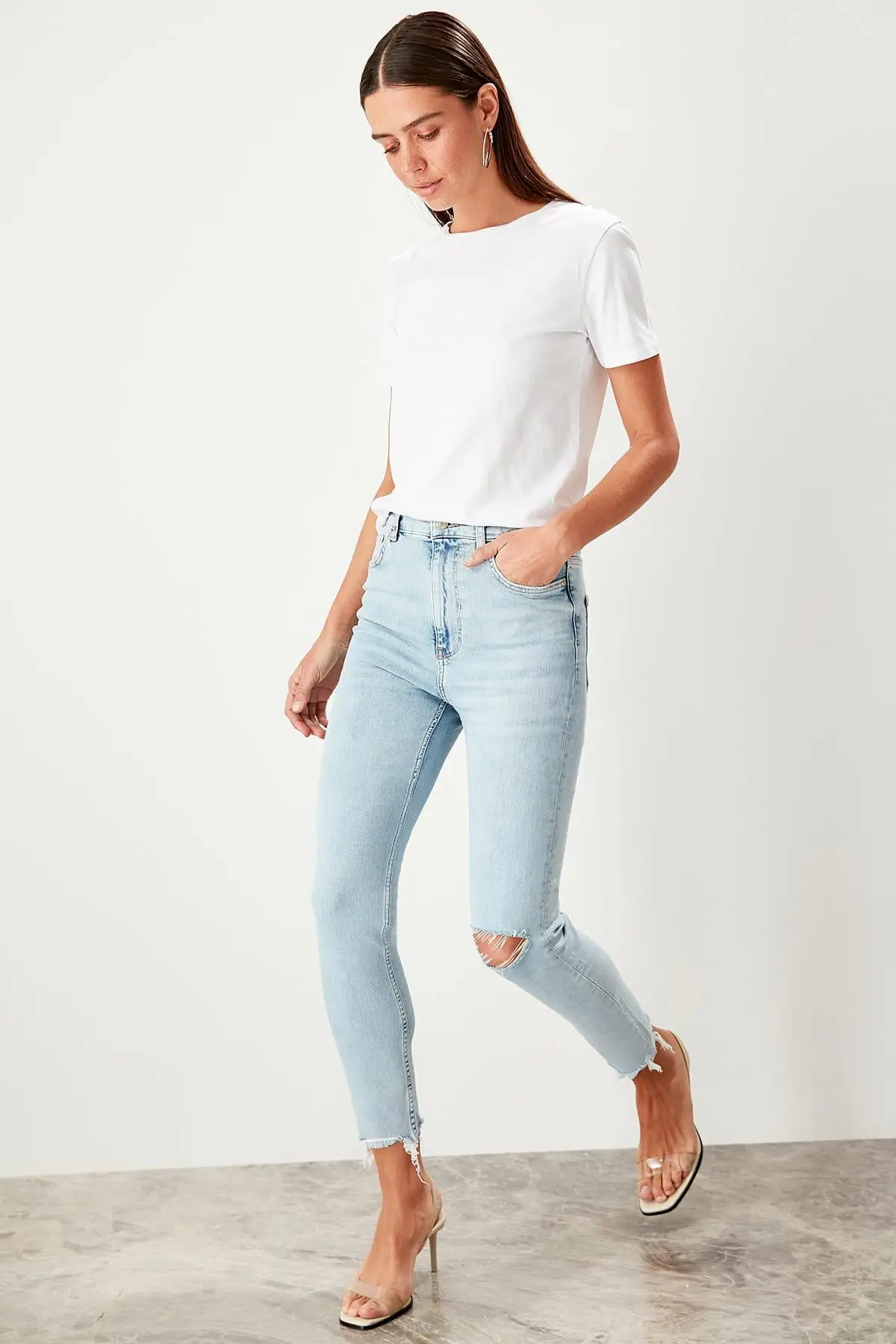 Trendyol Mavi Ripped Detailed High Waist Skinny Jeans TWOSS19KN0021 |