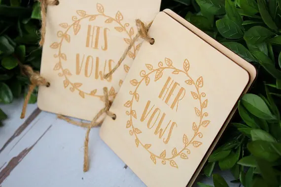На заказ выгравированы свадьбы его ее деревенский деревянный обет Книга набор и