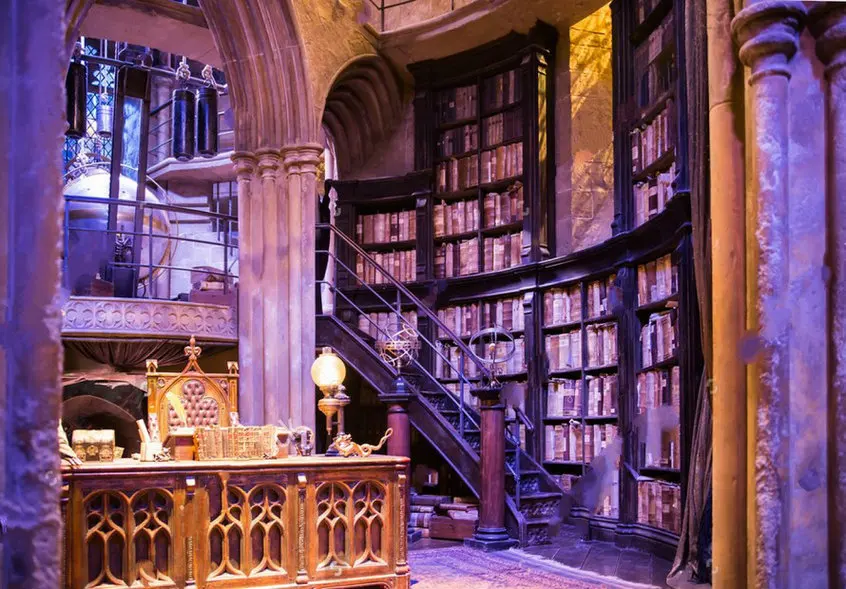 Гарри Поттер Leavesden Лондон Великобритании библиотека книжная полка светильник на Колону фоны Высокое качество компьютер печати стены фонов