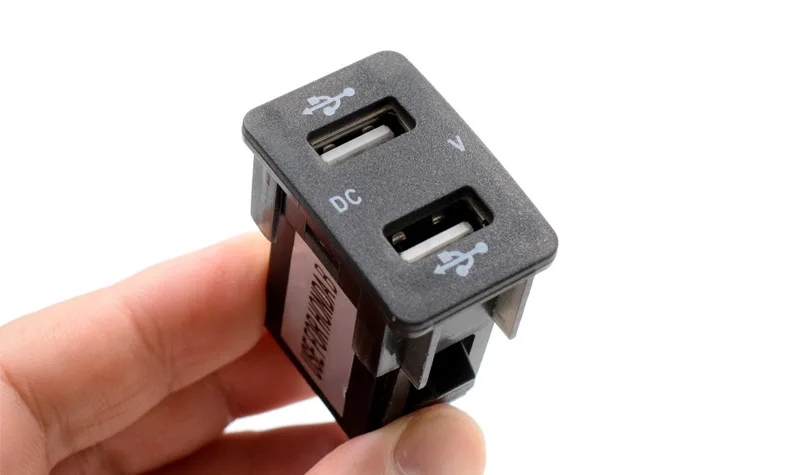 XCGaoon специальный выделенный 5V 4.2A на 2-портный Dual USB Порты и разъёмы автомобиля Зарядное устройство с светодиодный вольтметр разъем адаптера для HONDA/TOYOTA входное напряжение 12 V-24 V
