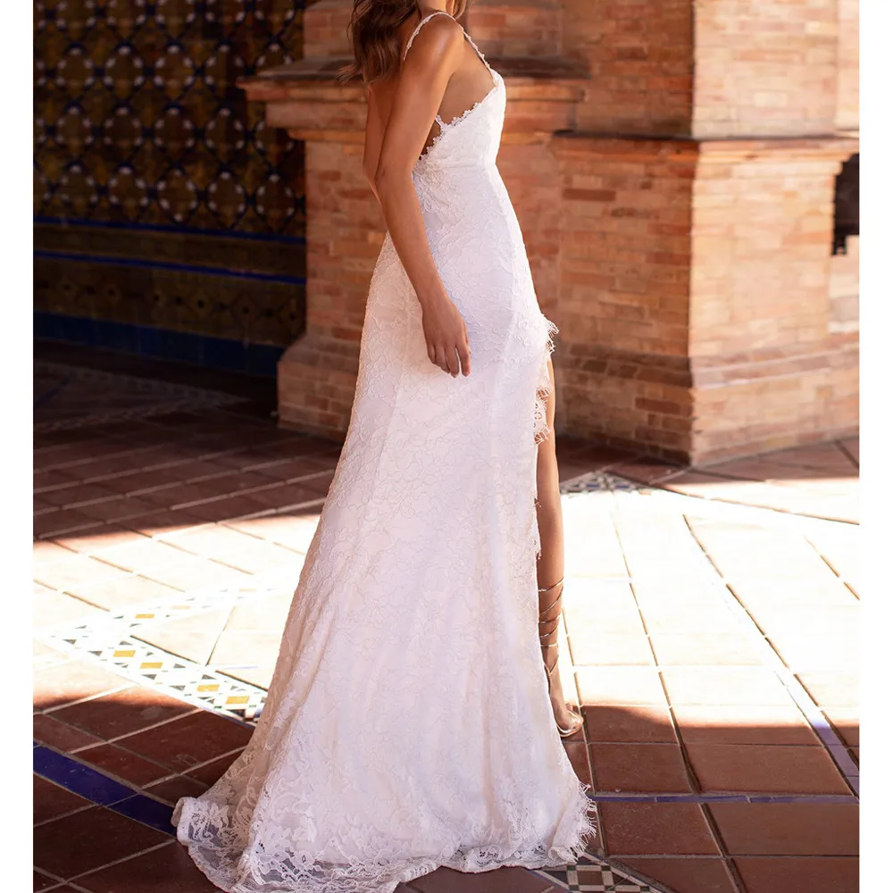 Женское длинное платье без бретелек белое кружевное с открытой спиной