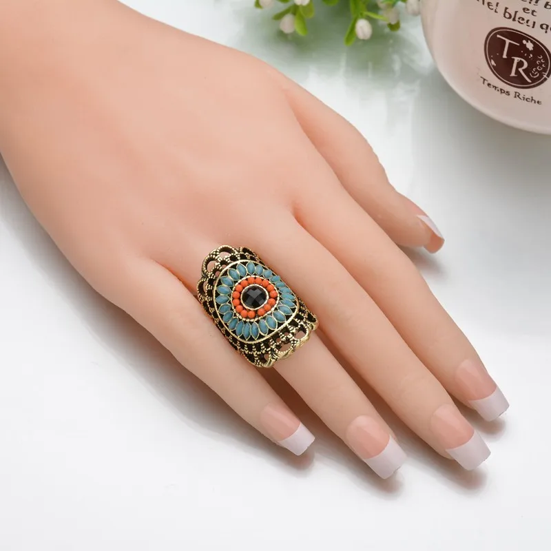 Роскошное кольцо в этническом стиле с голубыми кристаллами и цветком богемном