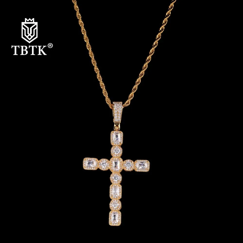 Женская подвеска в виде креста TBTK украшенная камнями из чистого золота и