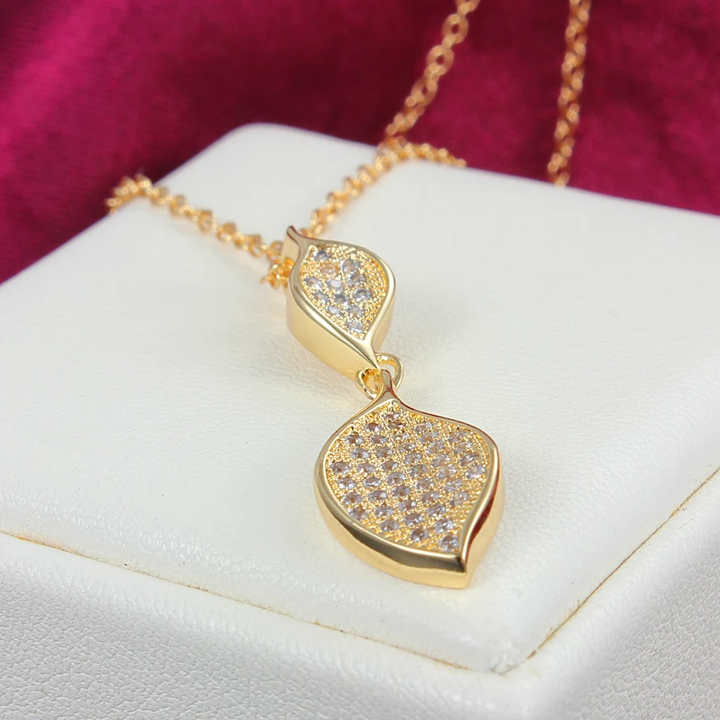 Женский элегантный кулон из фианита с листочками и каплевидной подвеской