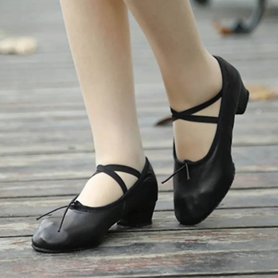 Красные розовые черные полиуретановые туфли для занятий йогой спортом в