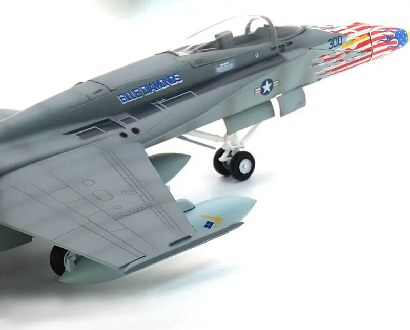 1: 72 F/A-18 Hornet VFA-146 Синие Бриллианты Многоуровневая Боевая струя Предварительно Построенная хобби Коллекционная авиационная готовая пластиковая модель