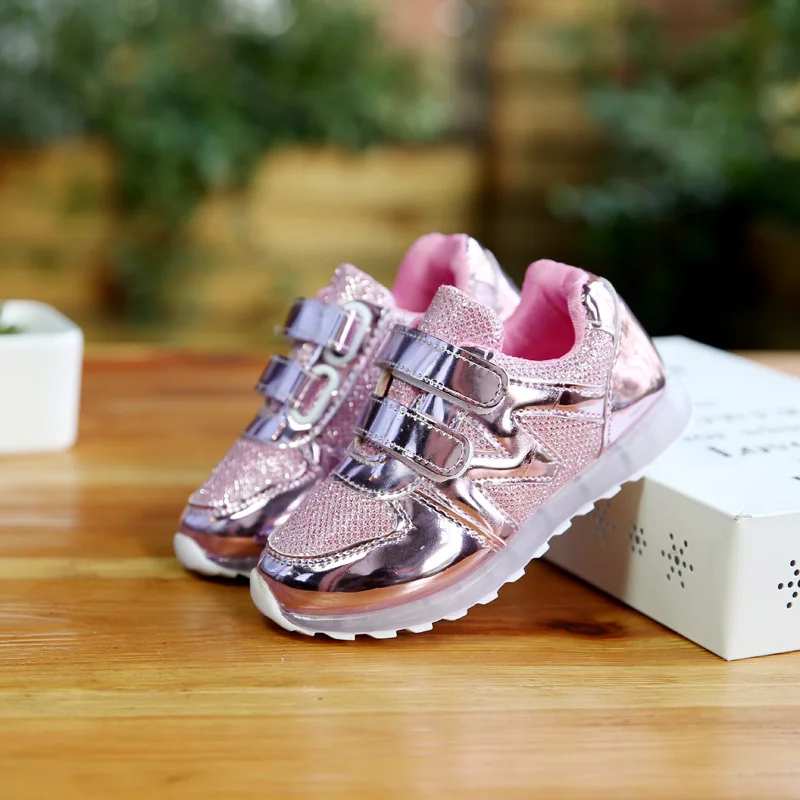 Новый 2016 мода загорелась в из светодиодов световой дети кроссовки отдыха обувь