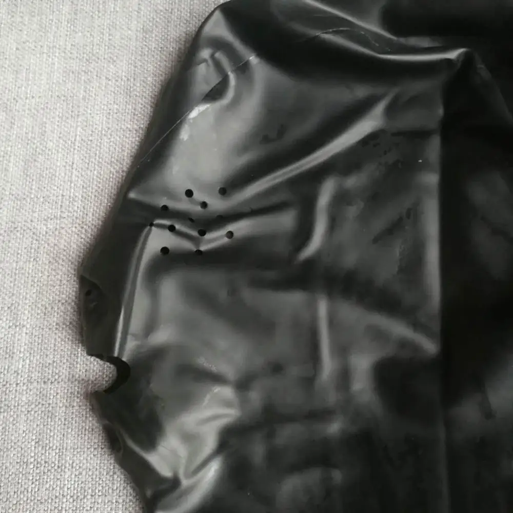 Специальное предложение черная латексная маска с небольшим отверстием в глаза