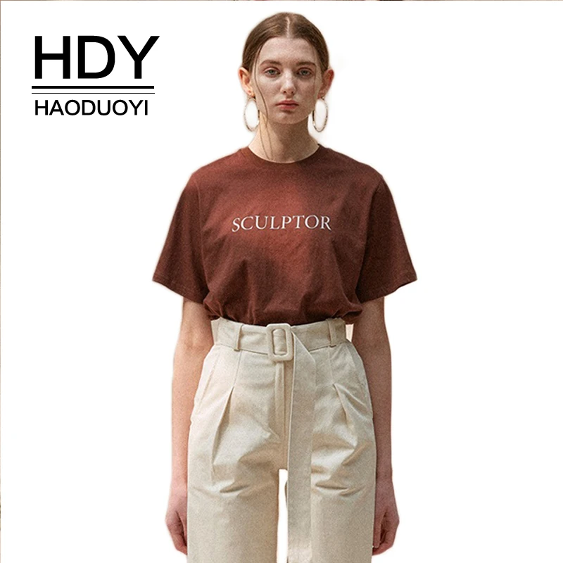 Футболка HDY Haoduoyi 2020 с принтом в виде букв свободная кофейного цвета однотонная