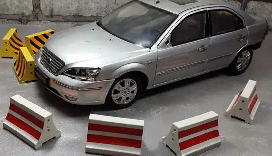 АБС-пластик 1:18 1:24 модель автомобиля сцены вдоль дороги баррикады сервисной модели 2 компл./упак.(red one+ желтый