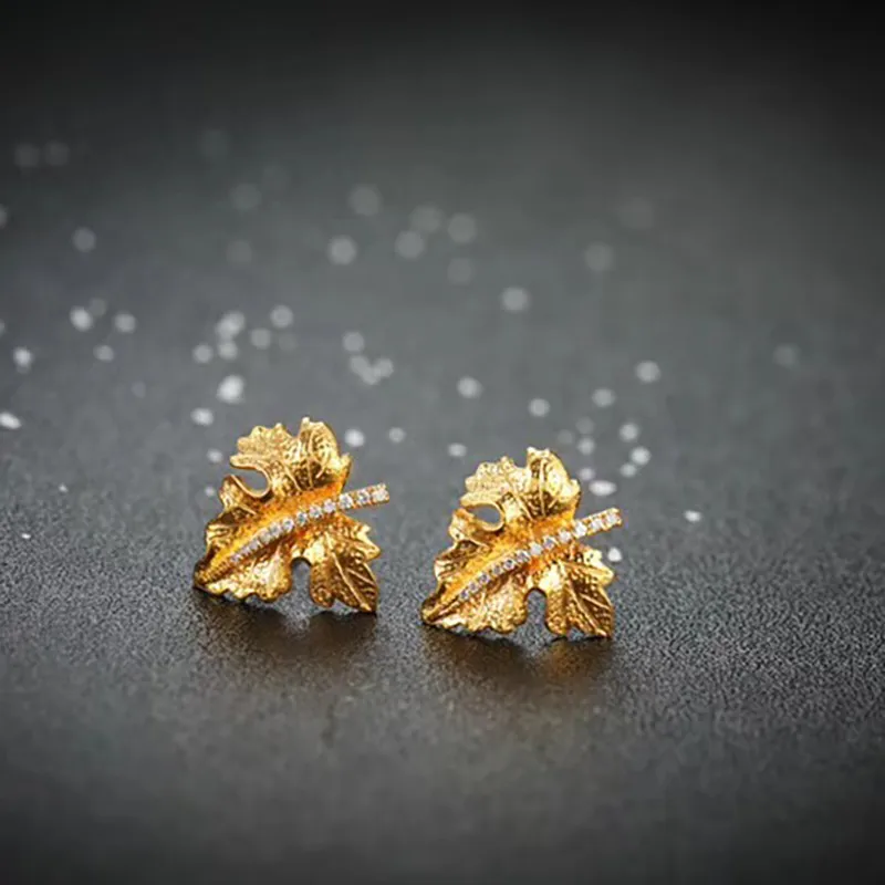 

Aazuo Real 18K Multi-tone Gold Real Diamonds IJ SI Leaf Stud Earrings gifted for Women Engagement Wedding Chain Real Gold Au750