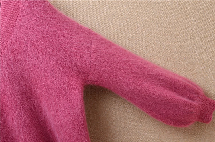 Женский свитер с длинным рукавом-фонариком треугольным вырезом из Ангорского