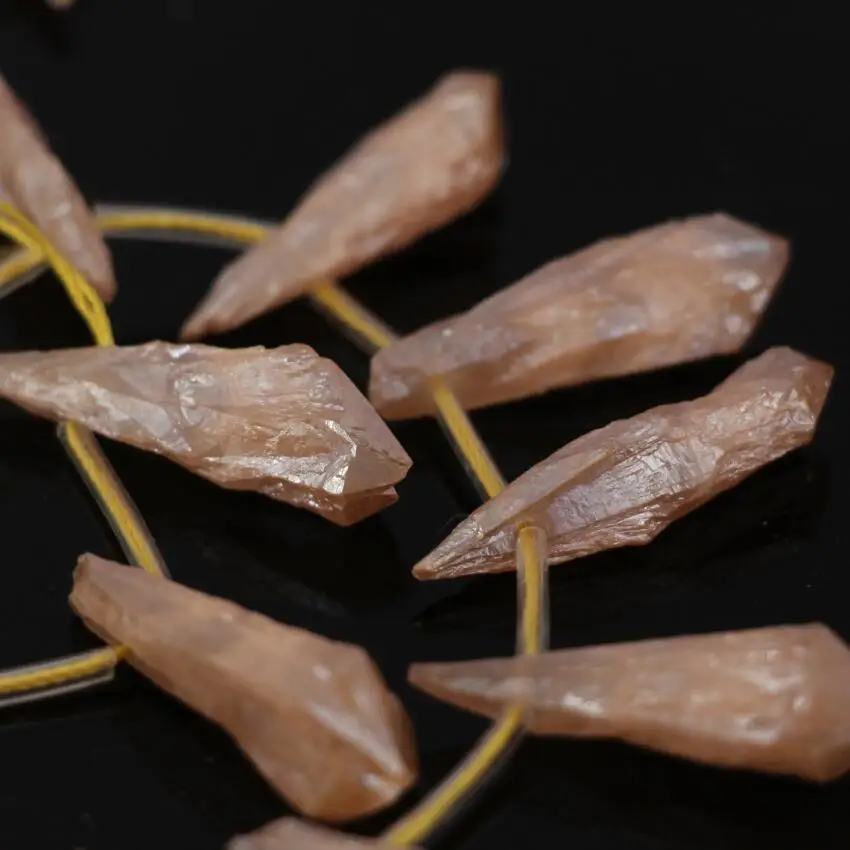 Шампанское титановый кварц друза хрустальные шипы верхнее сверление свободная