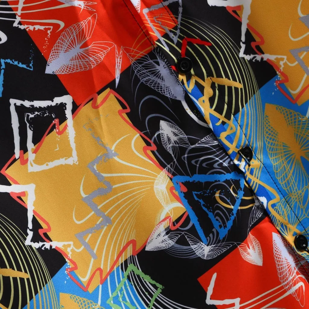 Мужская рубашка с коротким рукавом отложным воротником и круглым