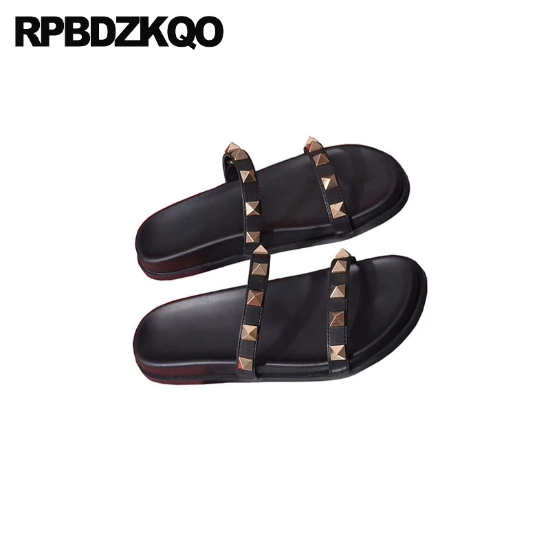 Rock Stud туфли женский пол сандалии заклепка лето широкая посадка плоские дизайнер мода черный шлепанцы женщины надевать Бургундия тапочки ремень квартира Лето