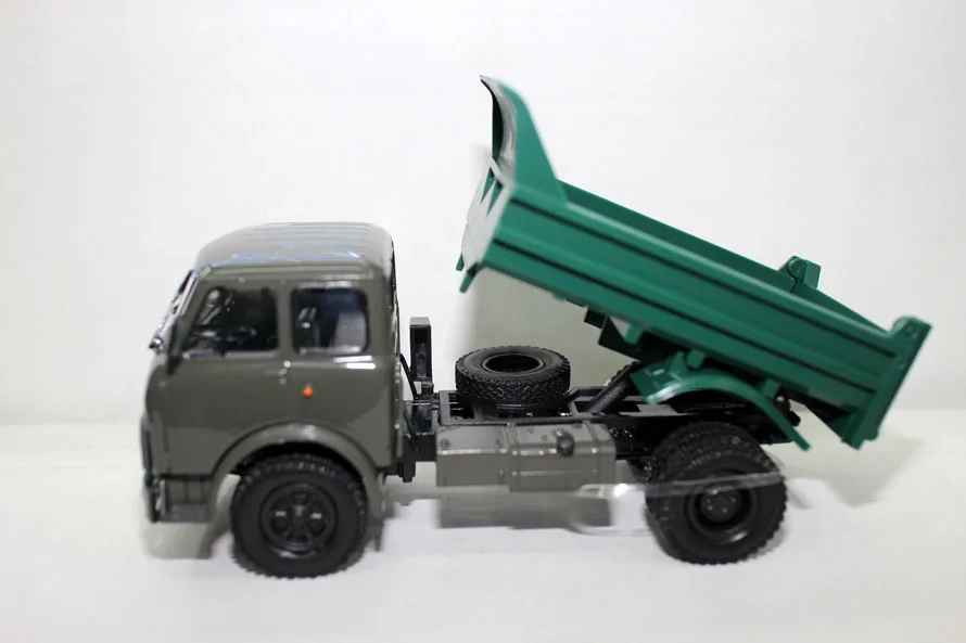 Оригинальная Русская модель, Винтажный Грузовик из 1:43 сплава, MAZ, Рождественский транспортный грузовик, игрушечный грузовик, Классическая коллекция