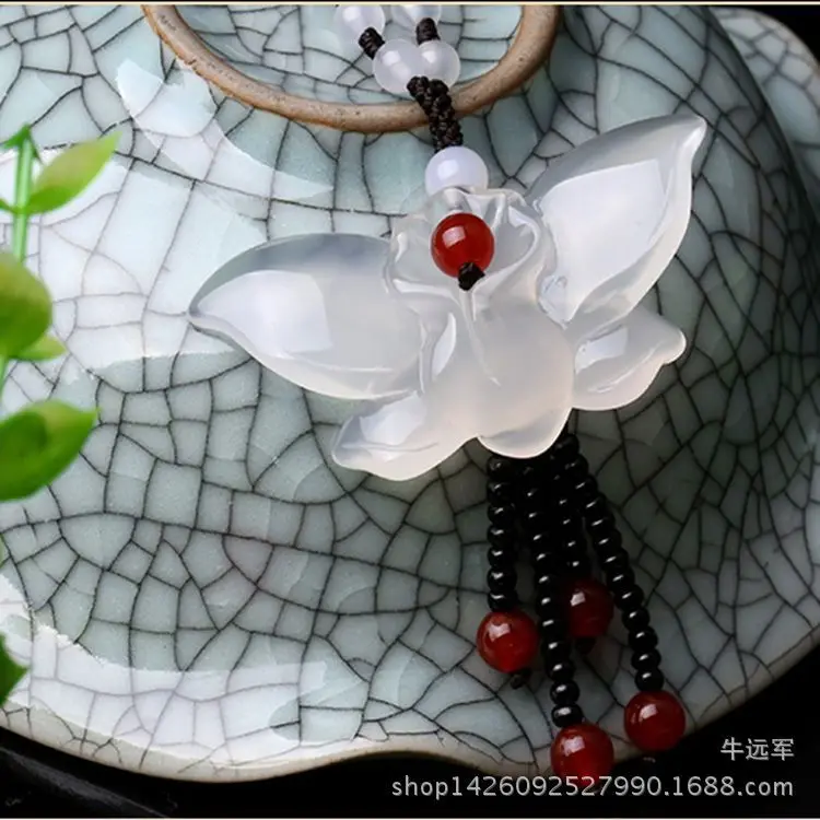 

Elegant style of pure manual sculpture white butterfly black beads tassel pendant tie-in gaultheria necklace charm female style