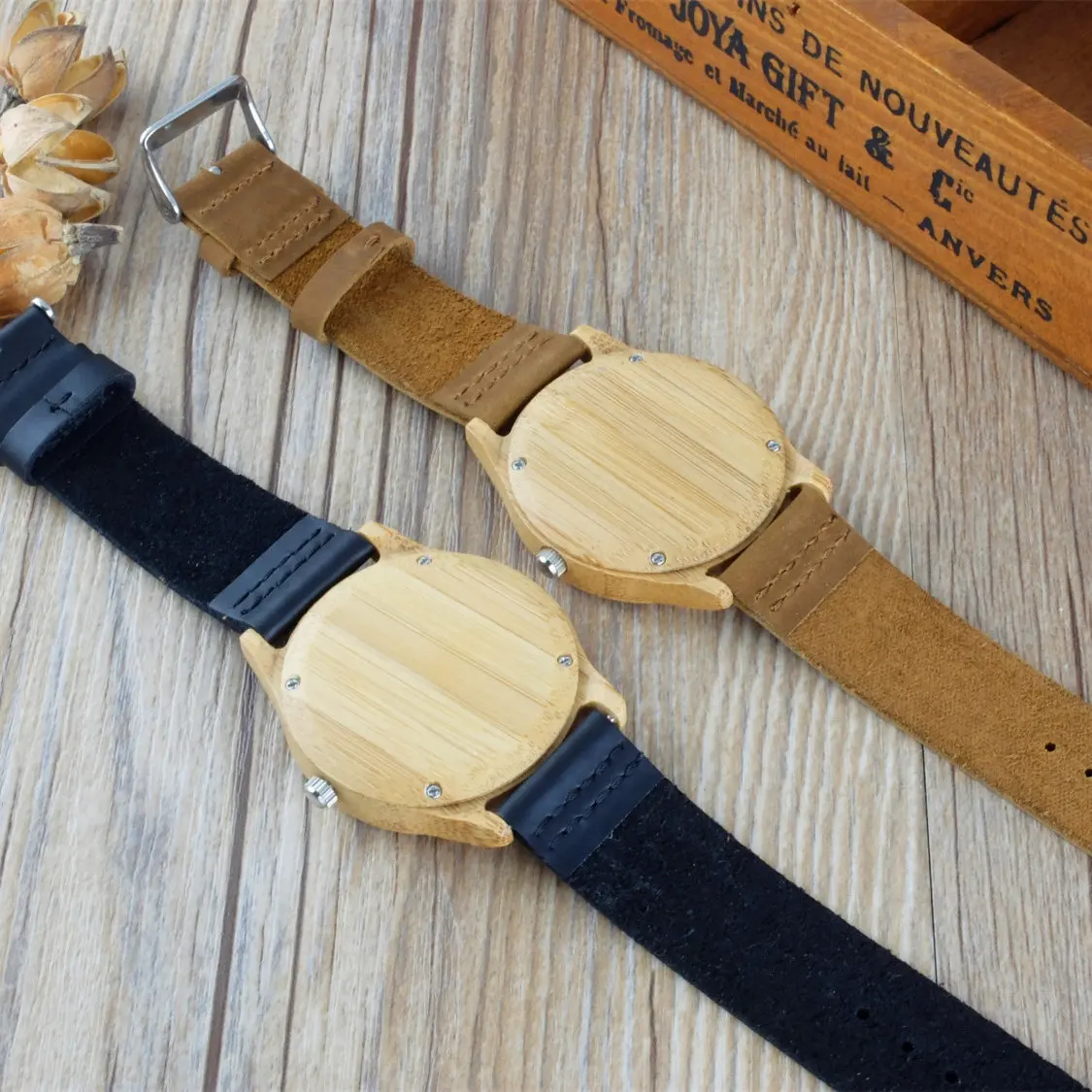 Часы наручные унисекс с бамбуковым корпусом кварцевые коричневым кожаным