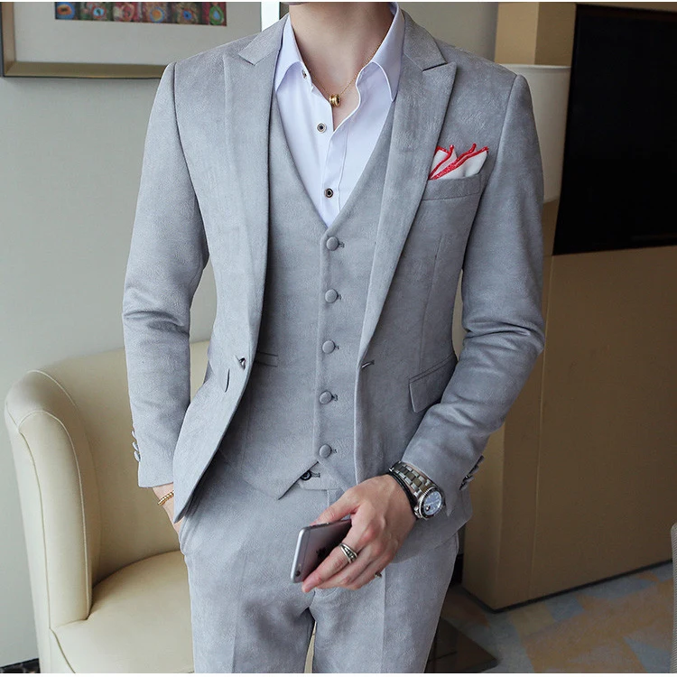 Серый Армейский зеленый розовый Свадебные костюмы для мужчин Slim Fit Комплект из 3 предметов, костюм Homme Mariage в Корейском стиле Модный повседневный костюм «Человек Q527