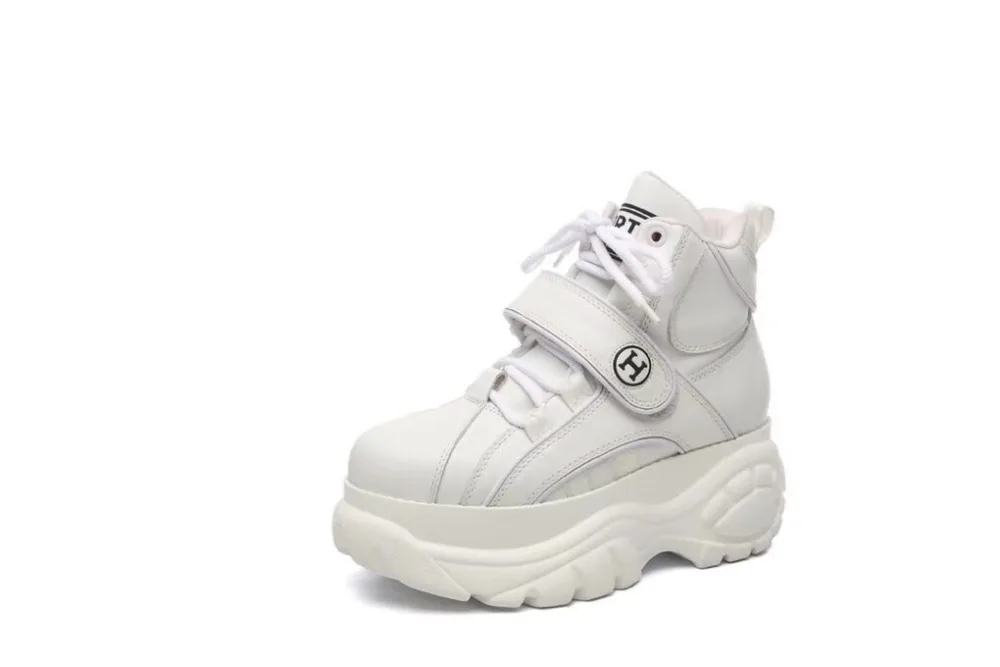 Новые модные женские кожаные ботинки с высоким берцем, визуально увеличивающие рост, в стиле ретро осенне-зимняя повседневная спортивная обувь на толстой подошве