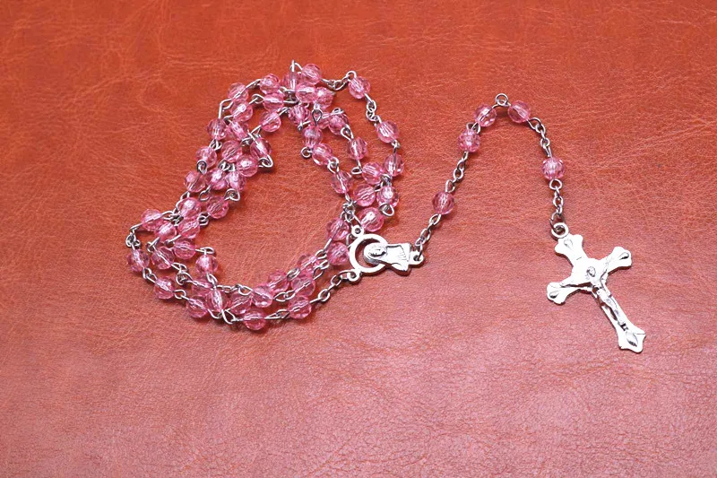 Четки ожерелье Иисуса Христа к крест кулон 6 мм пластиковые шарики бусы ожерелье.