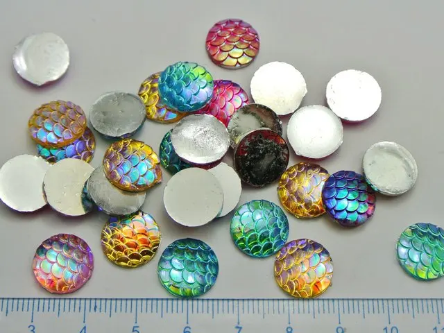 

100 Mixed Colour AB Flatback Resin Fish Scale Pattern Round Cabochon 12mm