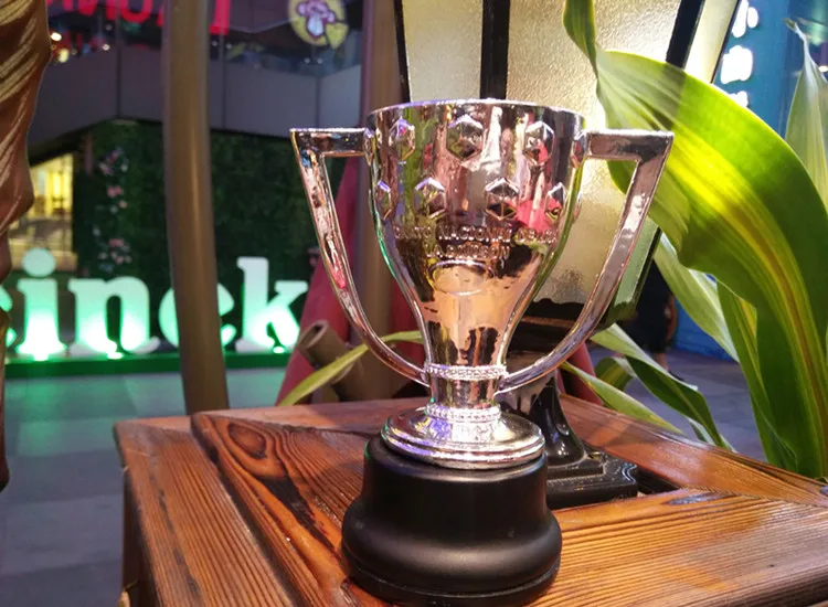 La Liga Championship Trophy cup Football Soccer Souvenirs Award for Soccer Match Award The Champions Award Free Shippin 1pc trophy achievement award glod angel award gold male award for school company