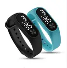 Модные светодиодные цифровые часы для мужчин и женщин, повседневные спортивные наручные часы для йоги с силиконовым ремешком, детские часы, уличный браслет, часы