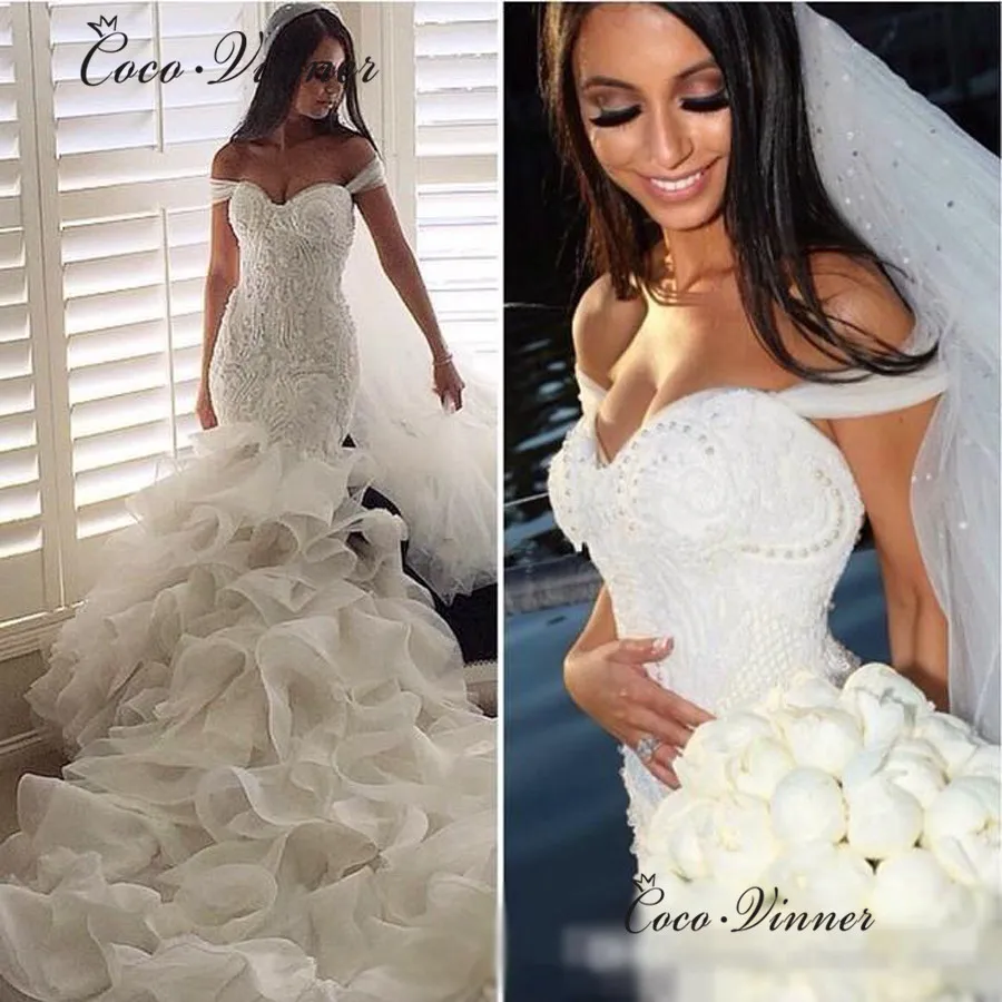 Кружевное свадебное платье-Русалка с вышивкой аппликацией и оборками жемчужное