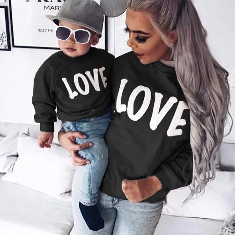 Простой женский свитер с длинным рукавом круглый воротник надписью LOVE