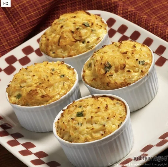 белая керамическая пресс-форма для приготовление торта пудинга-карамеля