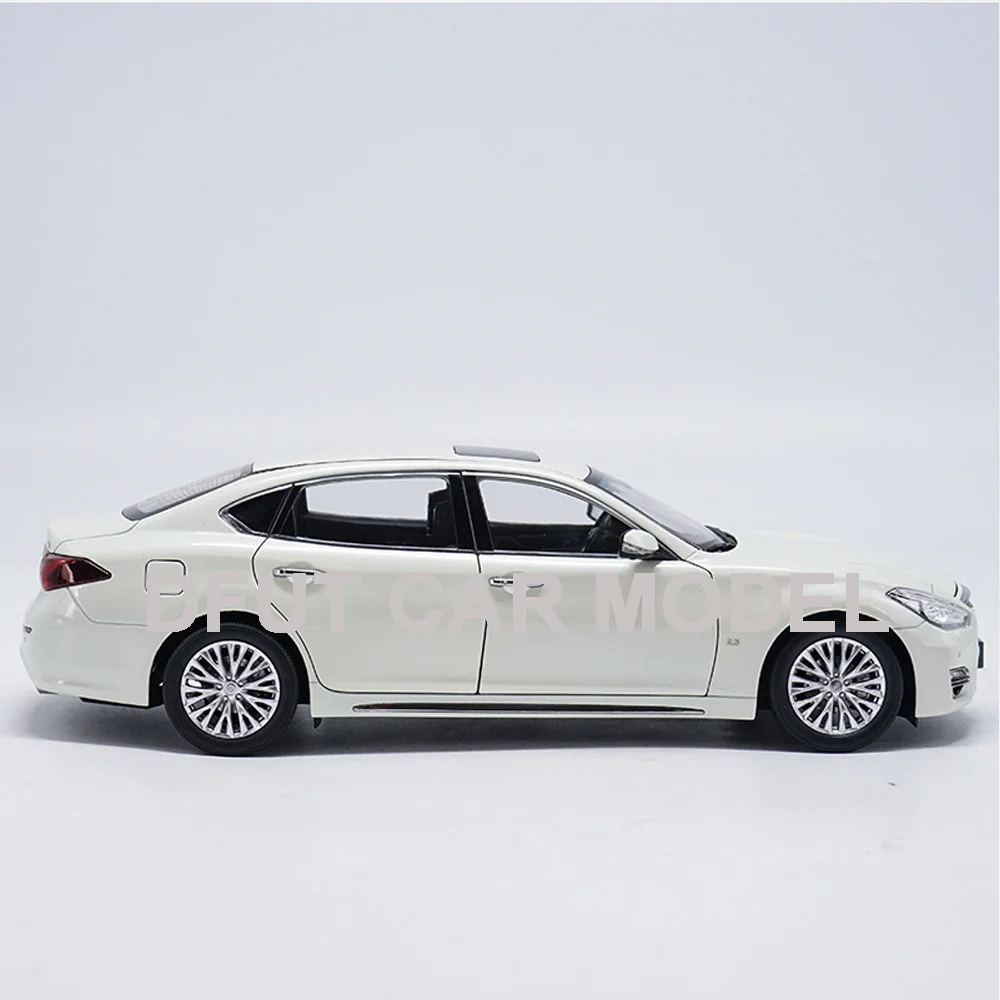 1:18 игрушечный спортивный автомобиль из сплава модель Infiniti Q70 2017 детских