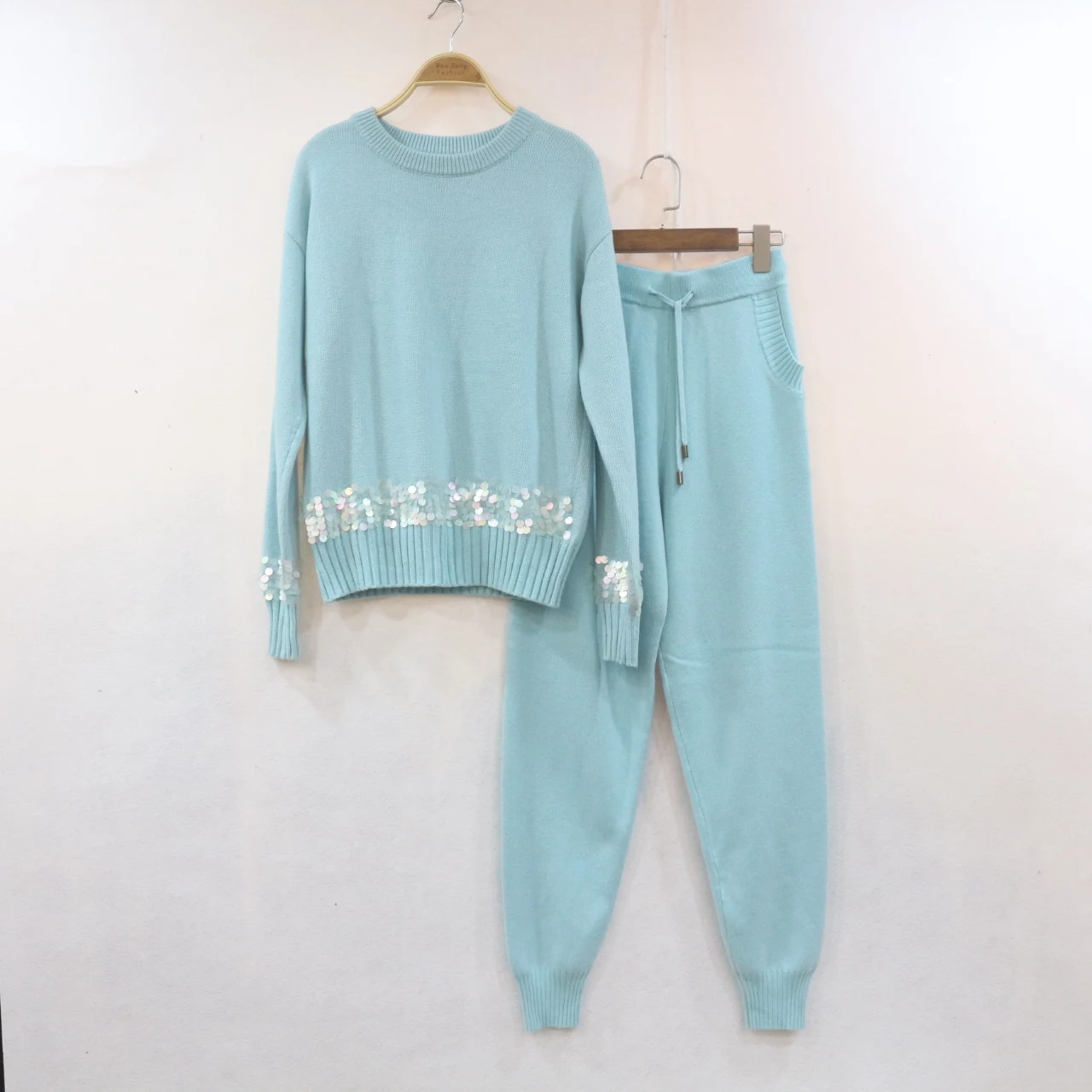 Женский шерстяной комплект из 2 предметов с круглым вырезом и шнуровкой вязаный