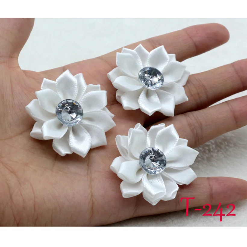 20 шт. новые белые атласные ленты цветок с хрустальными бусинами аппликации для