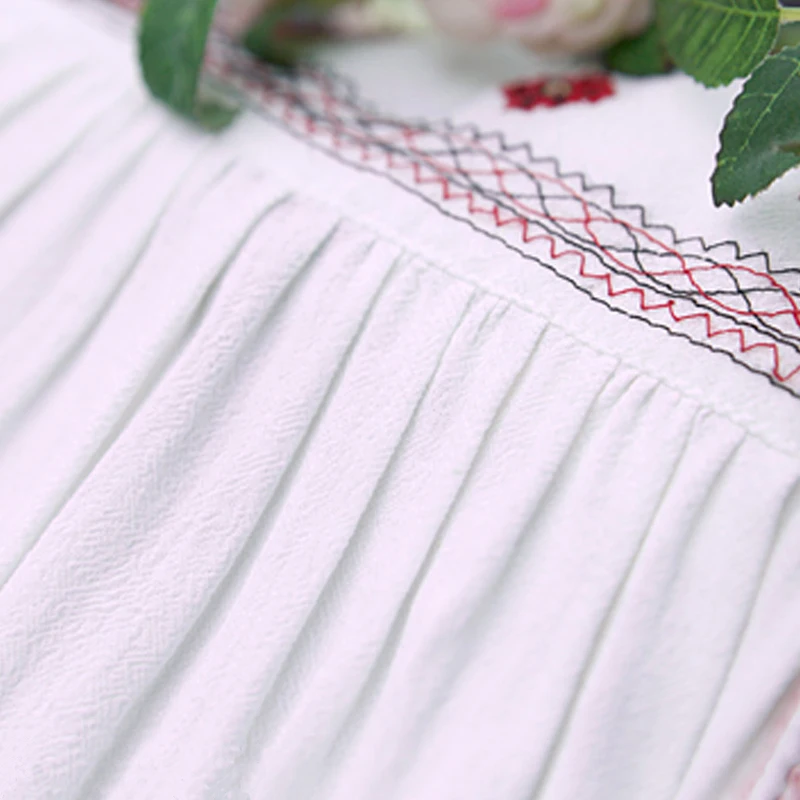 

Women Blouse 2017 Yuzi.may New Vintage Cotton Linen Blusa Floral Embroidery Long Sleeve O-Neck Loose White Blusas Feminina B9019