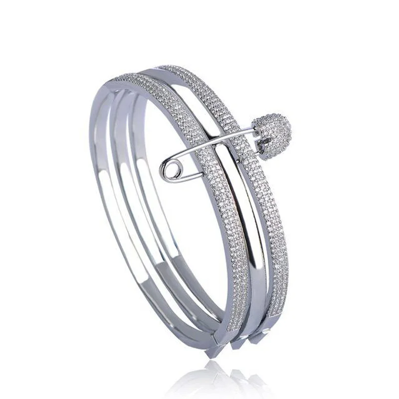 Женский Браслет манжета с 3 круглыми застежками выполненный по индивидуальному